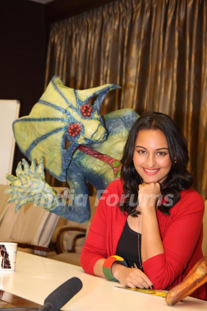 Sonakshi Sinha teaches dance to Aliens of film Joker