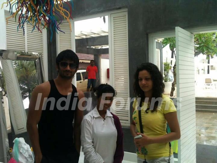 Sushant Singh Rajput, Ankita Lokhande With A Fan In Goa