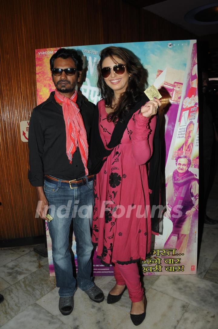 Gang Of Wasseypur Star Nawazuddin and Huma Qureshi at Maratha Mandir to watch DDLJ