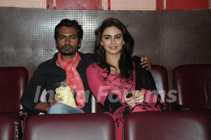 Gang Of Wasseypur Star Nawazuddin and Huma Qureshi at Maratha Mandir to watch DDLJ