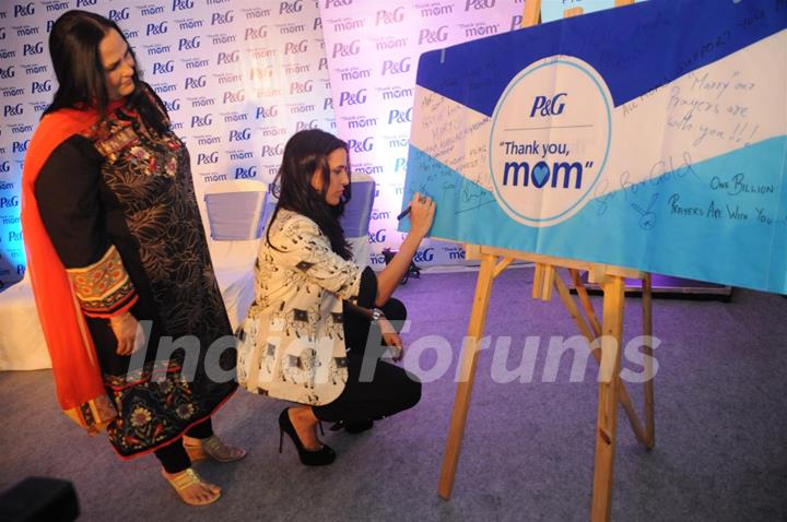 Neha Dhupia with mother at P&G event