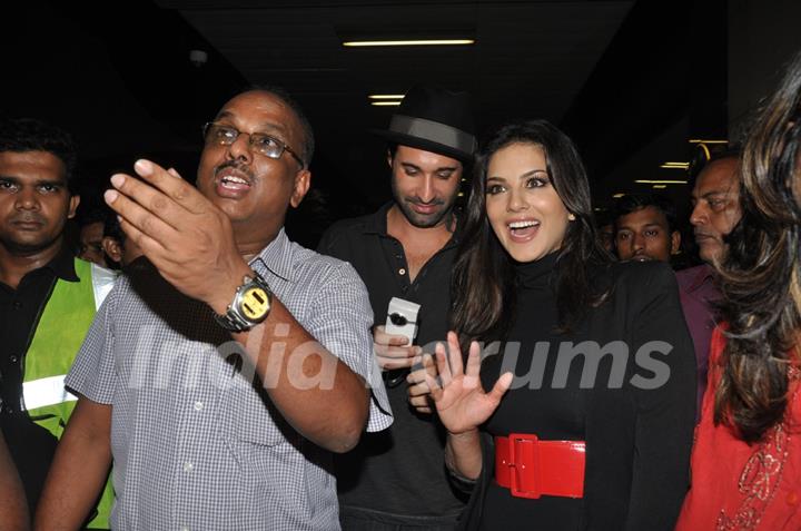 Sunny Leone comes to India from Los Angeles to promote 'Jism - 2'