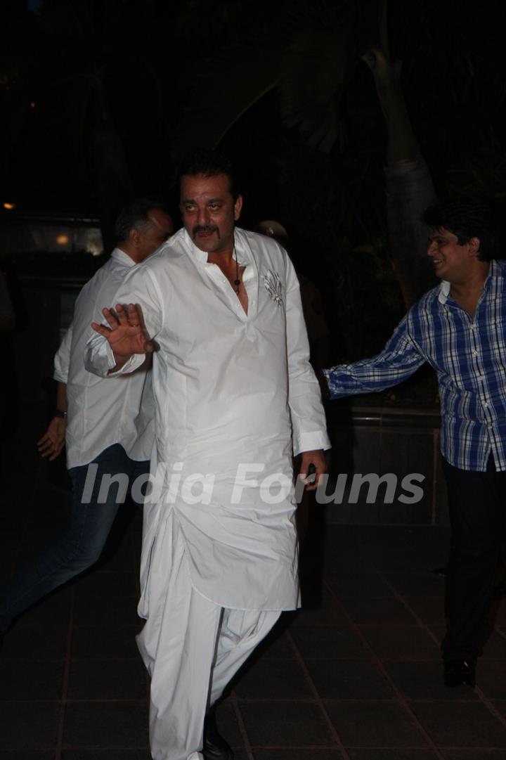 Salman and Sanjay Dutt at Baba Siddique's Iftar Party