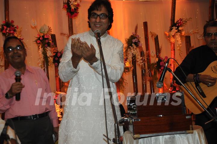 Talat Aziz at Anup Jalota Birthday Party in Sun Villa Warli