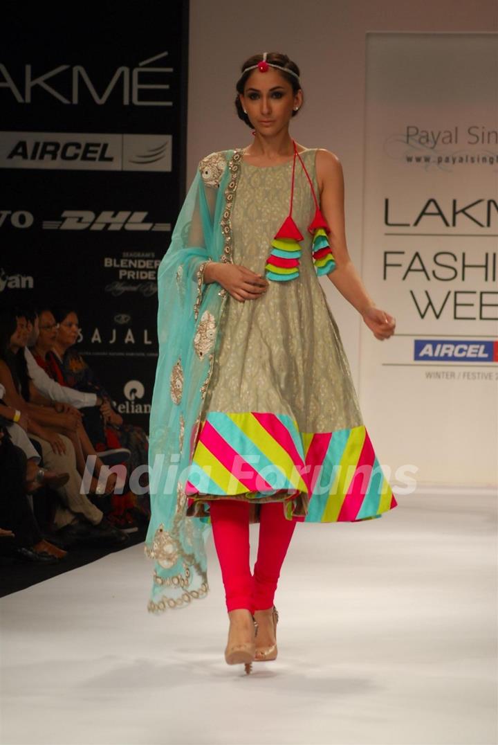 Shibani Dandekar showstopper for Payal Singhal at Lakme Fashion Week Winter Festive 2012