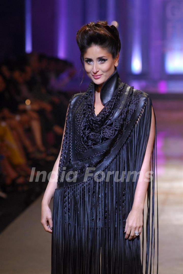 Kareena Kapoor at Lakme Grand Finale Pankaj & Nidhi