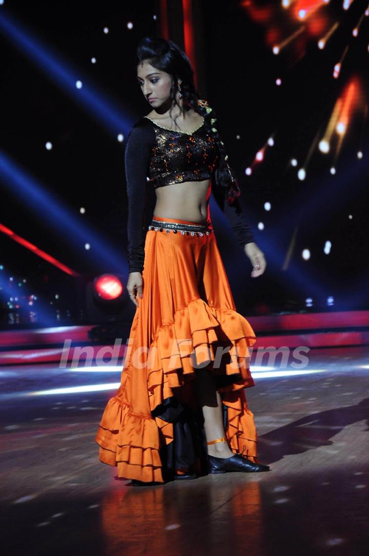 Mohena Singh performing on the sets of Jhalak Dikhhla Jaa