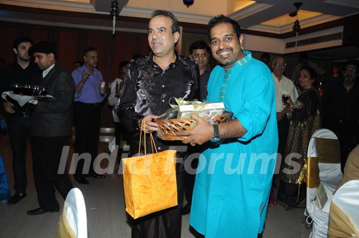 Shankar Mahadevan at Suresh Wadkar's Birthday Bash