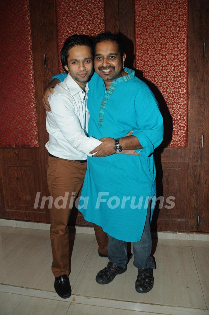 Shankar Mahadevan at Suresh Wadkar's Birthday Bash