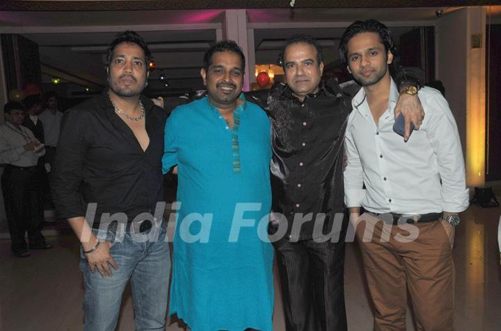 Mika Singh and Shankar Mahadevan at Suresh Wadkar's Birthday Bash