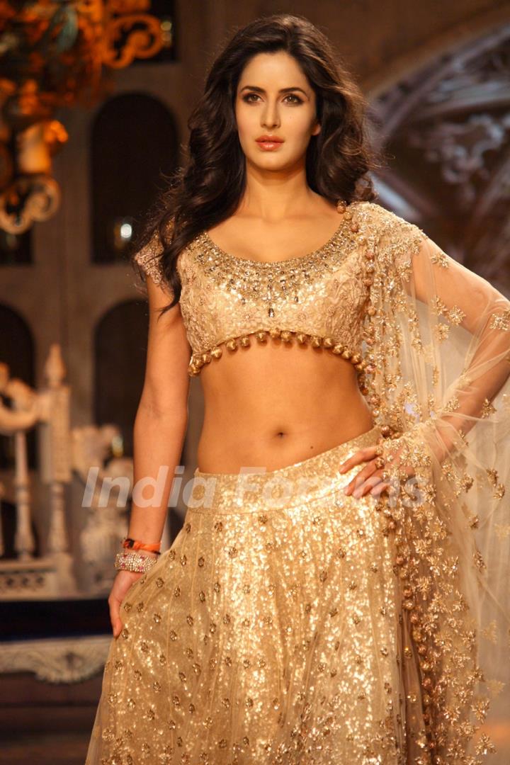 Katrina Kaif walk the ramp for designer Manish Malhotra show at the Delhi Couture Week 2012