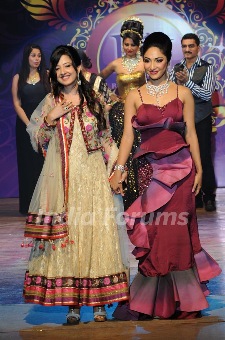 Amy Billimoria and Mouli Ganguly at Bharat And Dorris Bridal Fashion Awards