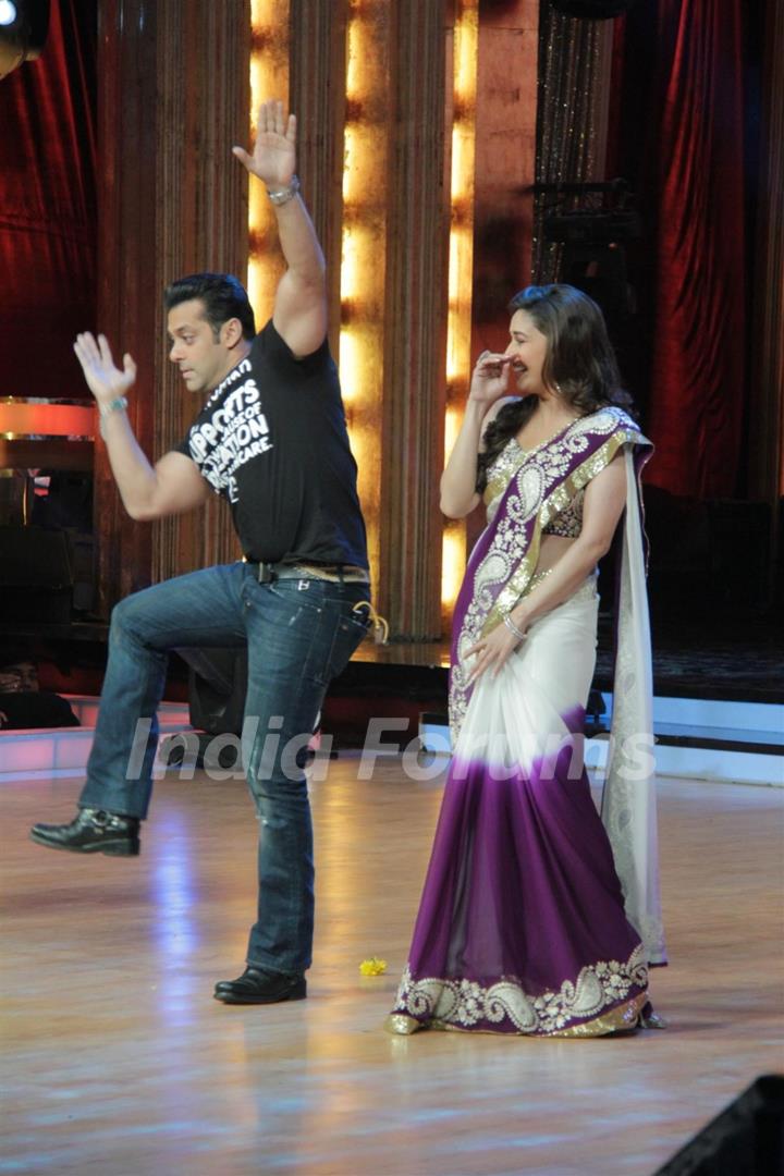 Salman Khan and Madhuri Dixit on the sets of Jhalak Dikhhla Jaa