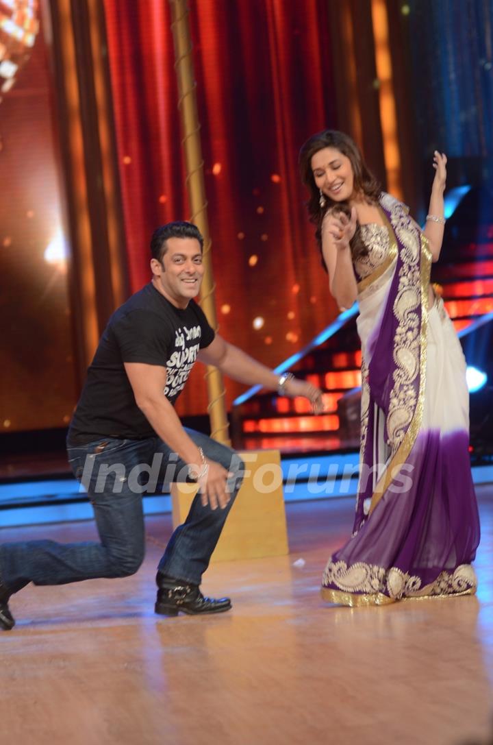 Salman Khan and Madhuri Dixit on the sets of Jhalak Dikhhla Jaa