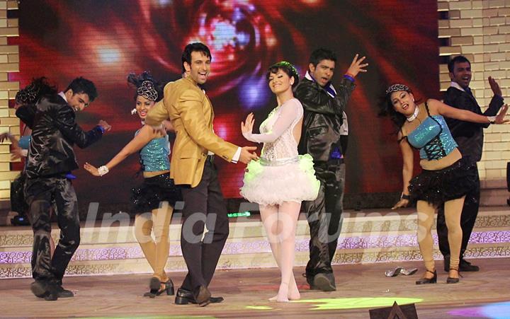 Ankita Lokhande and Nandish Sandhu performing at Gold Awards