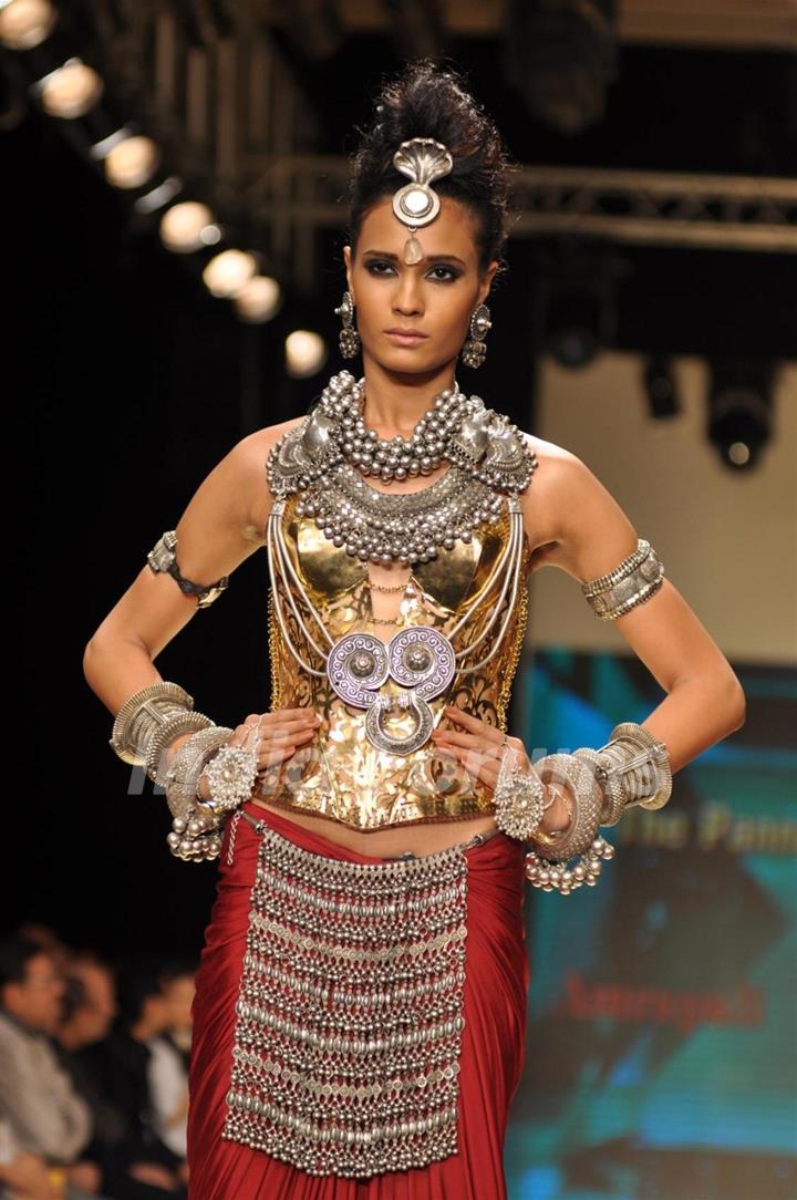 Nargis Fakhri & Abhay Deol walks the ramp for Amrapali Jewellers at IIJW 2012