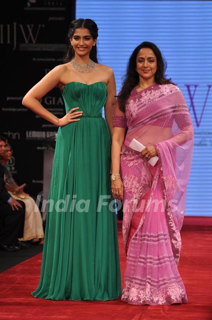 Sonam Kapoor & Hema Malini launched 3rd edition of IIJW