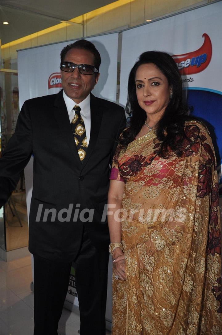 Dharmendra and Hema Malini on the sets of Indian Idol