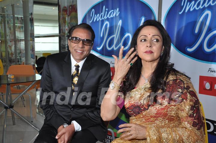 Dharmendra and Hema Malini on the sets of Indian Idol