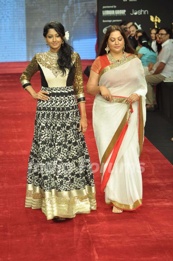 Anjum Farooki and Surbhi Tiwari walk on the ramp for Gitanjali Jewellers at IIJW in Mumbai