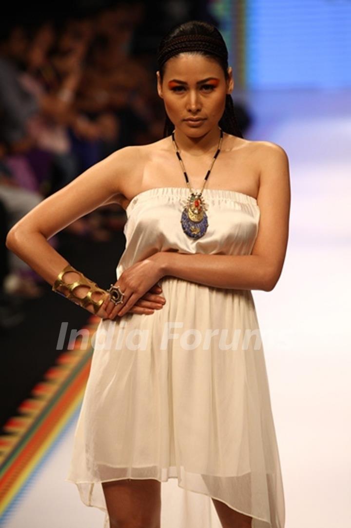 Tanvi Garg and Deepti & Amisha Show on Day 2 at IIJW 2012