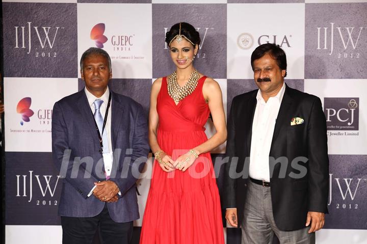 Simran Kaur Mundi with Mr Rajiv Jain the ramp for Jaipur Jewellery Show on Day 2 at IIJW 2012