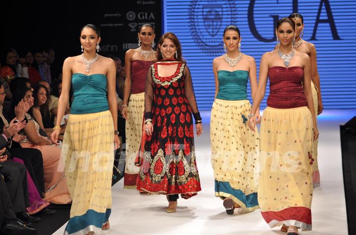 International Gemological Institute's show at IIJW 2012