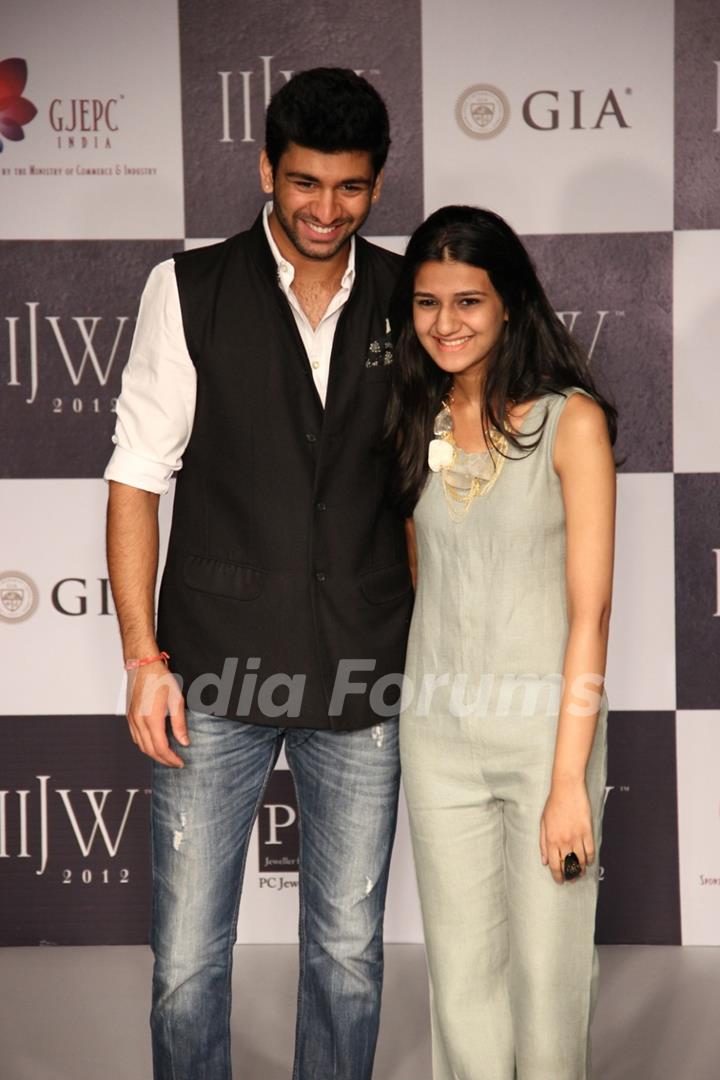 Aavriti Jain, Siddharth Daspan and Manish Khattar show at IIJW 2012