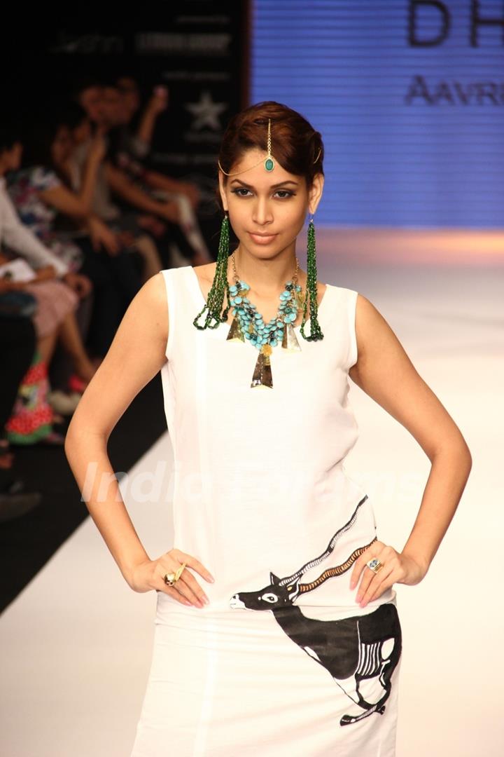 Aavriti Jain, Siddharth Daspan and Manish Khattar show at IIJW 2012