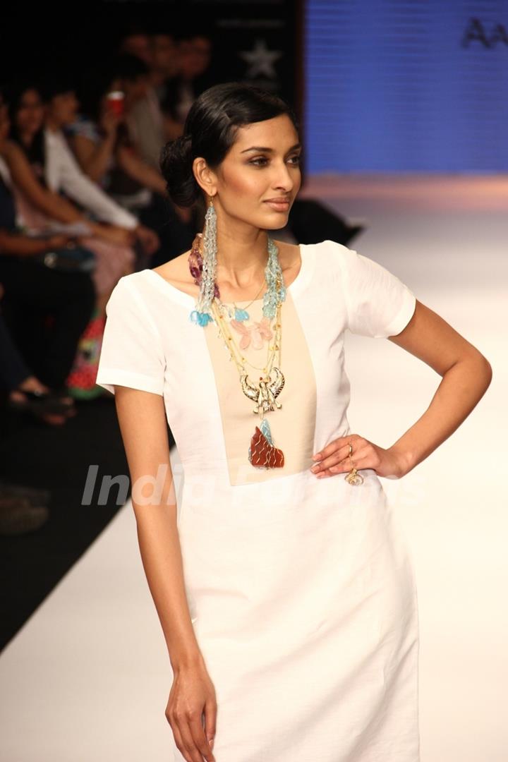 Aavriti Jain, Siddharth Daspan and Manish Khattar show at IIJW 2012