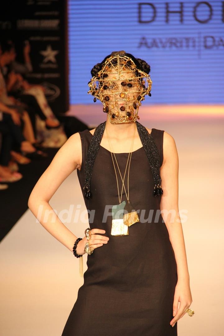 Aavriti Jain, Siddharth Daspan and Manish Khattar show at IIJW 2012