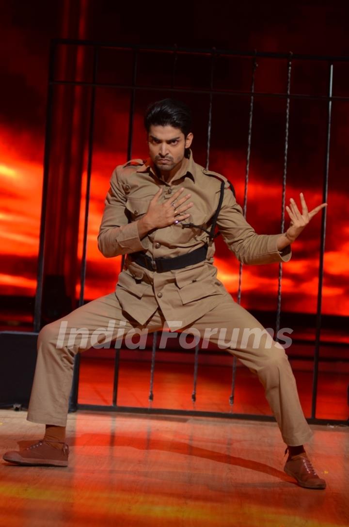 Gurmeet Choudhary performing Desh Bakti Act on Jhalak Dikhla Jaa