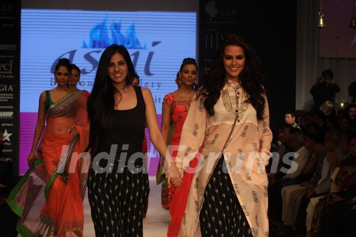 Gitanjali Gems show on Day 4 of IIJW 2012