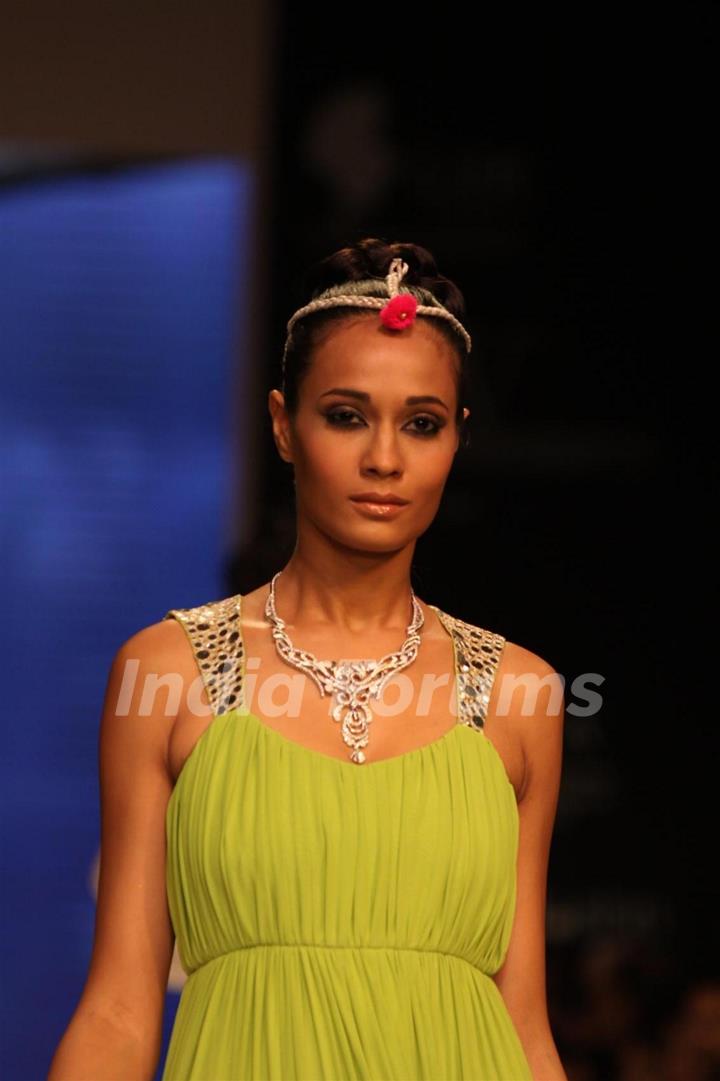 Gitanjali Gems show on Day 4 of IIJW 2012