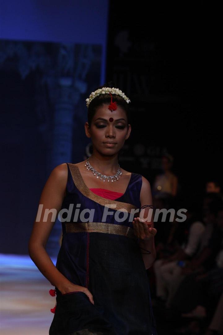 Gitanjali Gems show on Day 4 of IIJW 2012