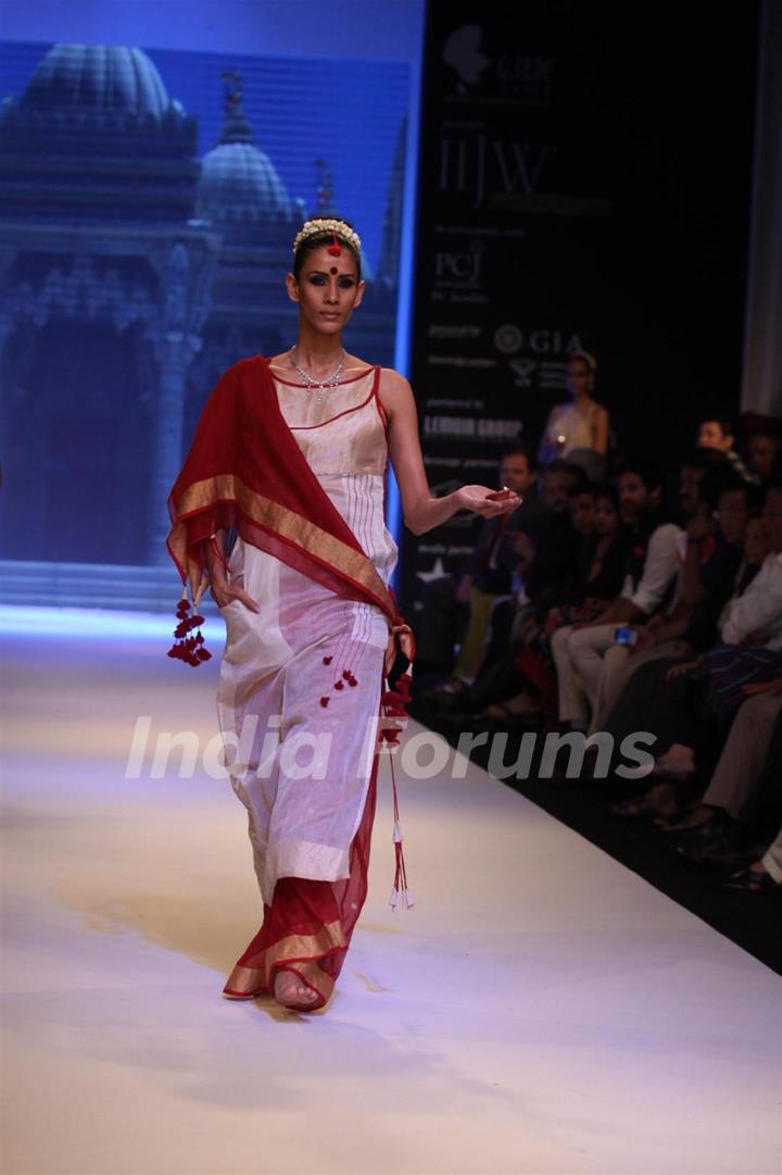 Gitanjali Gems show on Day 4 of IIJW 2012