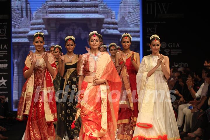 Gitanjali Gems show on Day 4 of IIJW 2012