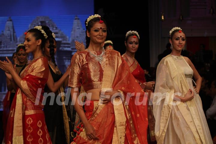 Gitanjali Gems show on Day 4 of IIJW 2012