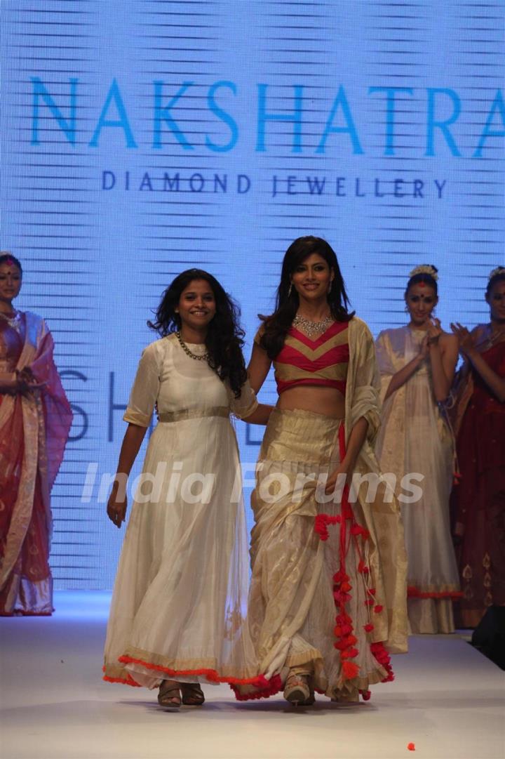 Gitanjali Gems show on Day 4 of IIJW 2012