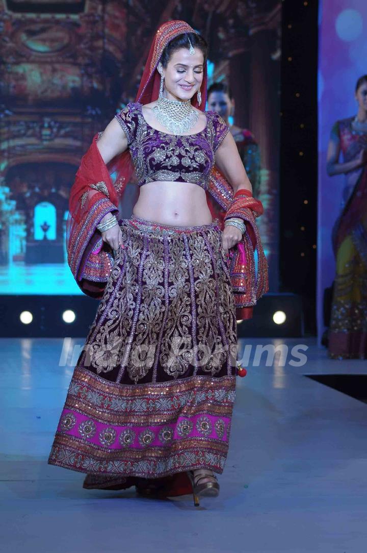 Ameesha Patel walks ramp for HVJ Fashion Show