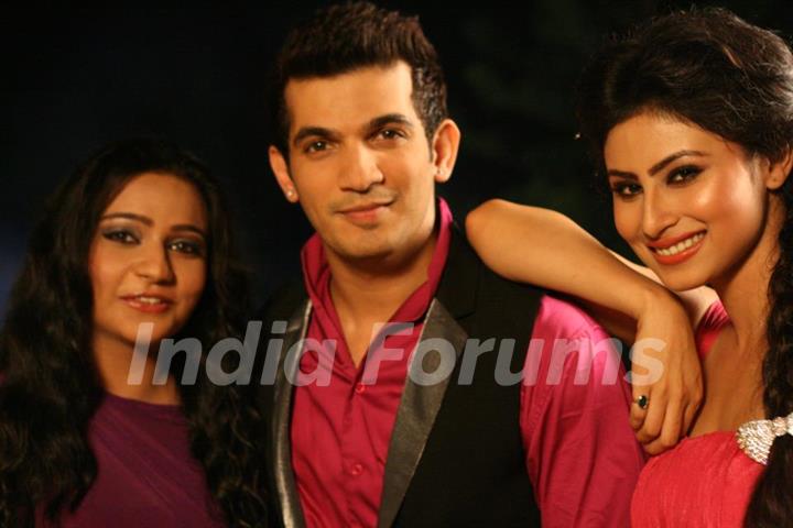 Arjun Bijlani with Mouni Roy