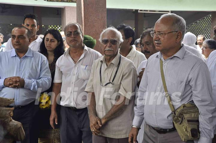 Celebs at A.K. Hangal's funeral. .