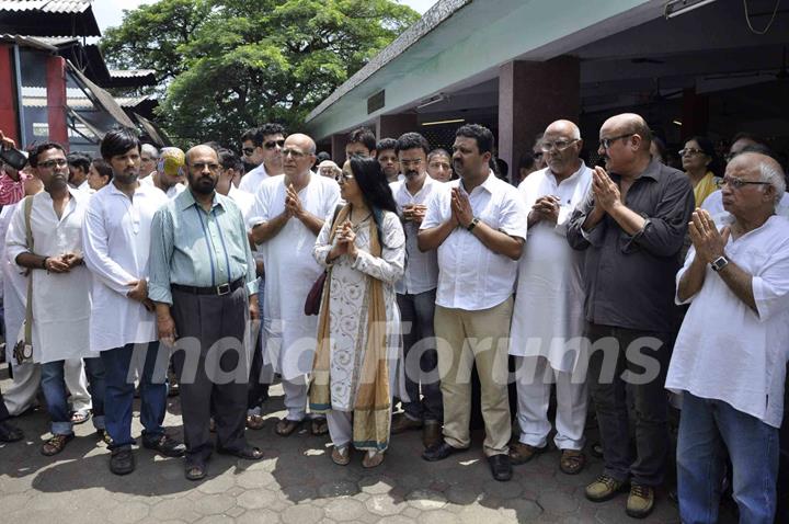 Celebs at A.K. Hangal's funeral. .
