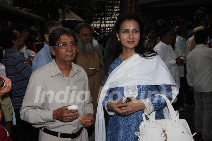 Javed Khan and Poonam Dhillon at Prayer Meet of AK Hangal