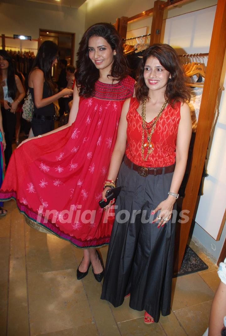 Karishma Tanna with Shruti Sancheti at designers Sonaakshi Raaj showcase at Fuel