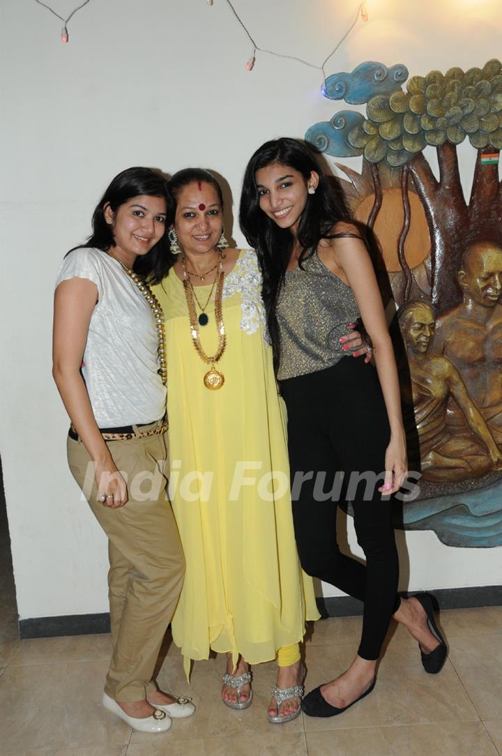 Monali, Dorris & Juhi Godambe at Dorris sets up a surprise party for Bharat Godambe