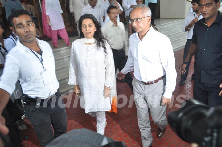 Juhi Chawla at Prayer meet of late former Chief Minister of Maharashtra Vilasrao Deshmukh at NCPA