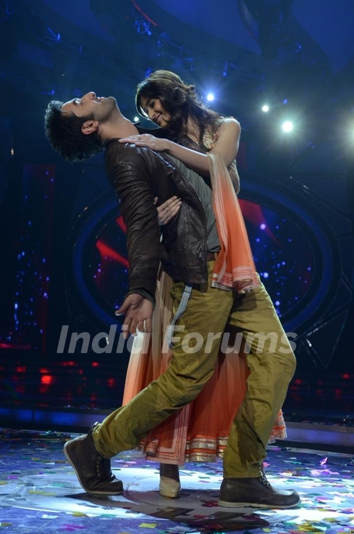 Bollywood actors Ranbir Kapoor and Ileana D'Cruz at 'Indian Idol 6' Finale. .