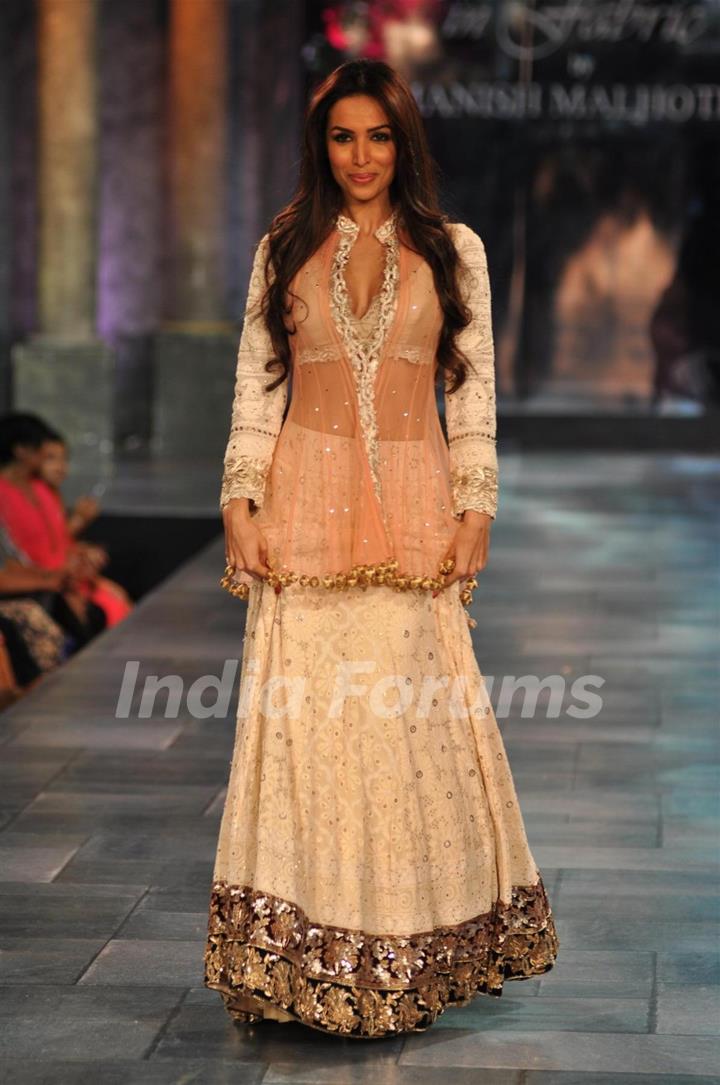 Malaika Arora Khan at Mijjwan Sonnets in Fabric Fashion Show