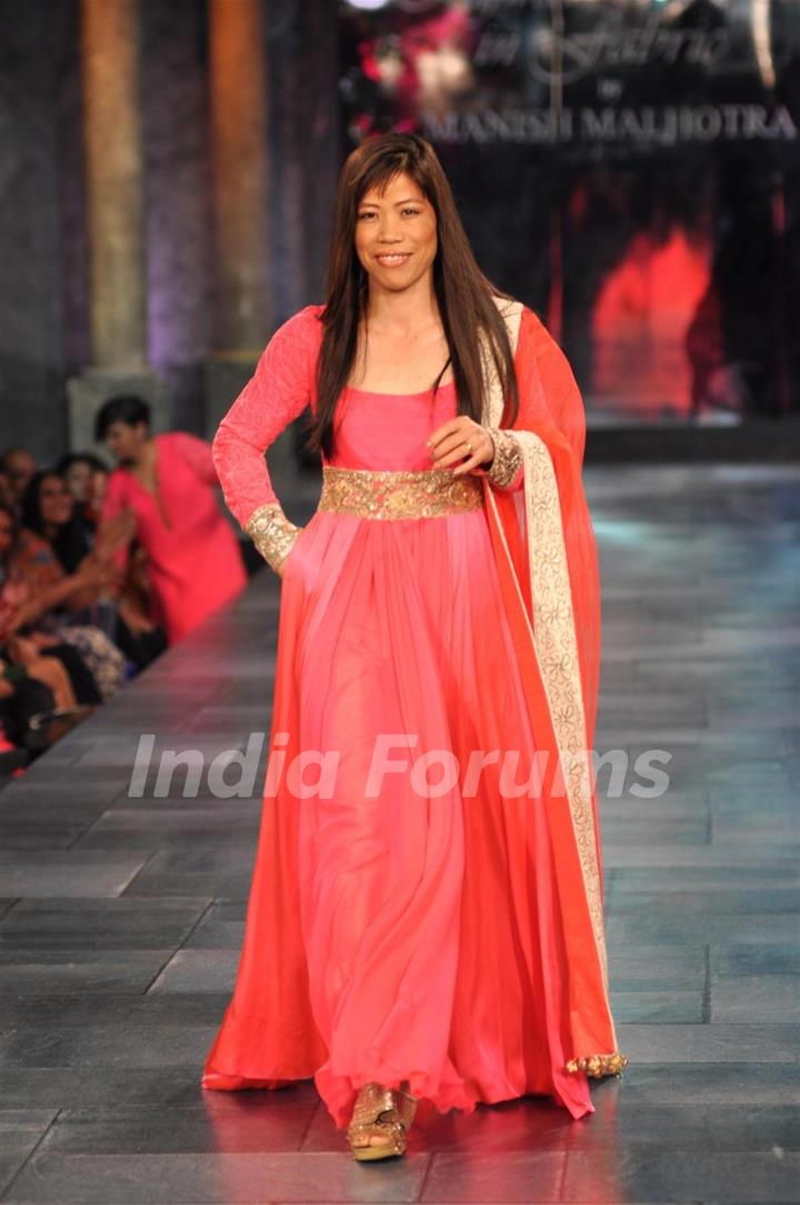 Mary Kom at Mijjwan Sonnets in Fabric Fashion Show